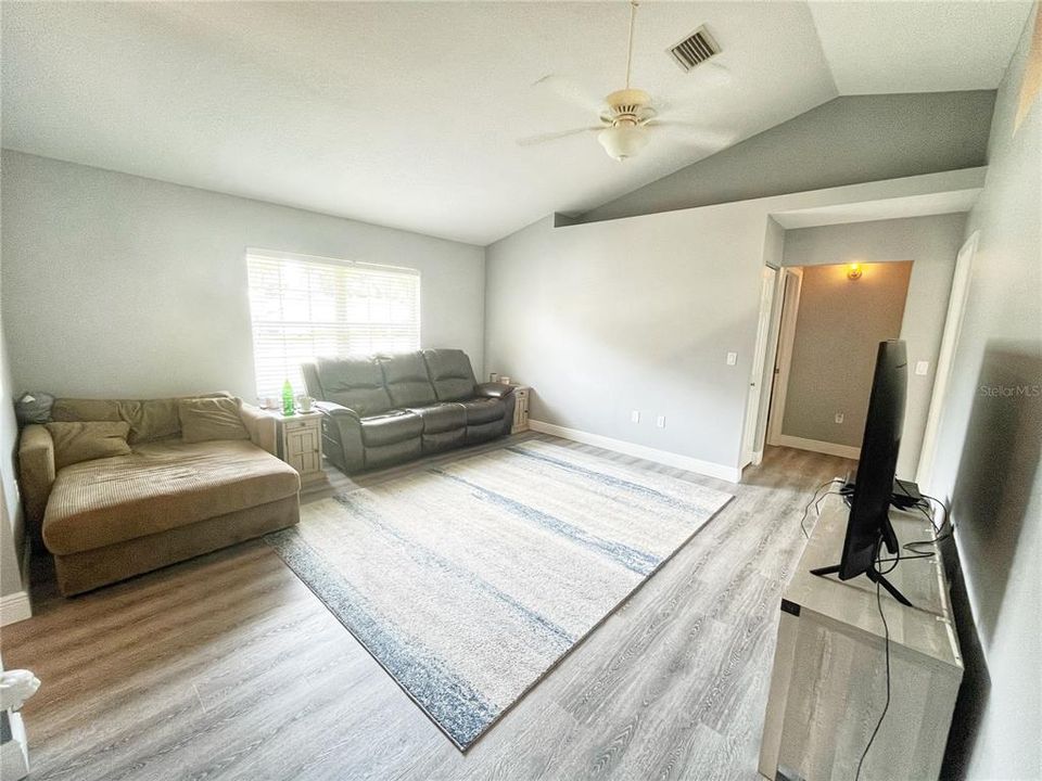 For Sale: $249,900 (3 beds, 2 baths, 1357 Square Feet)