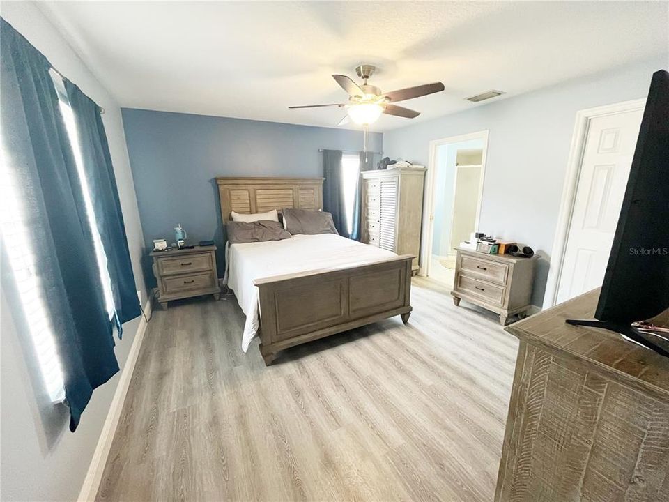For Sale: $249,900 (3 beds, 2 baths, 1357 Square Feet)