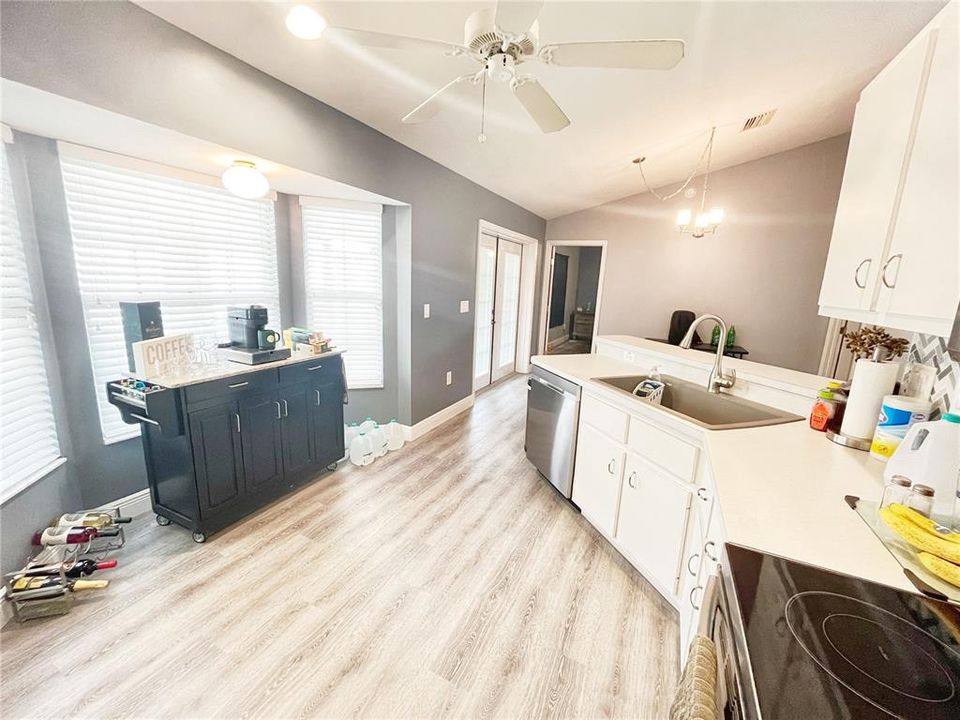 For Sale: $249,900 (3 beds, 2 baths, 1357 Square Feet)