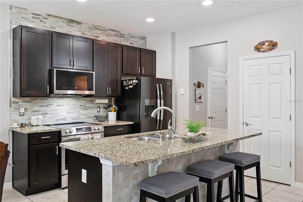 For Rent: $2,000 (3 beds, 2 baths, 1674 Square Feet)