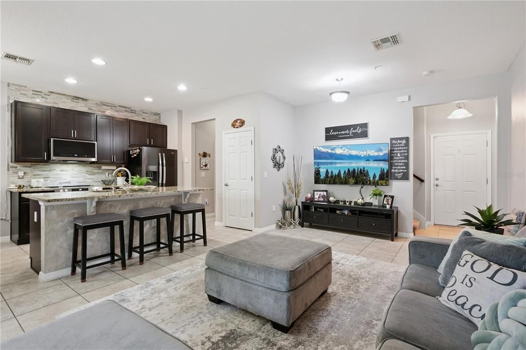 For Rent: $2,000 (3 beds, 2 baths, 1674 Square Feet)