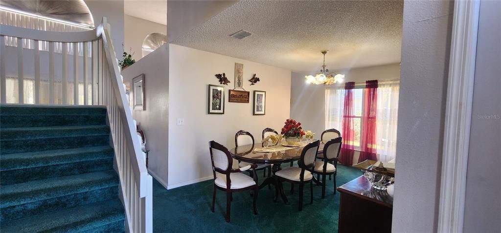 En Venta: $375,000 (4 camas, 2 baños, 2219 Pies cuadrados)