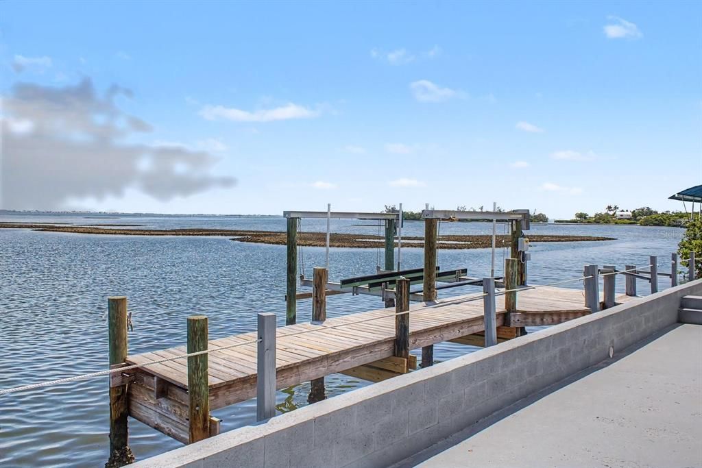For Sale: $1,350,000 (3 beds, 2 baths, 1984 Square Feet)