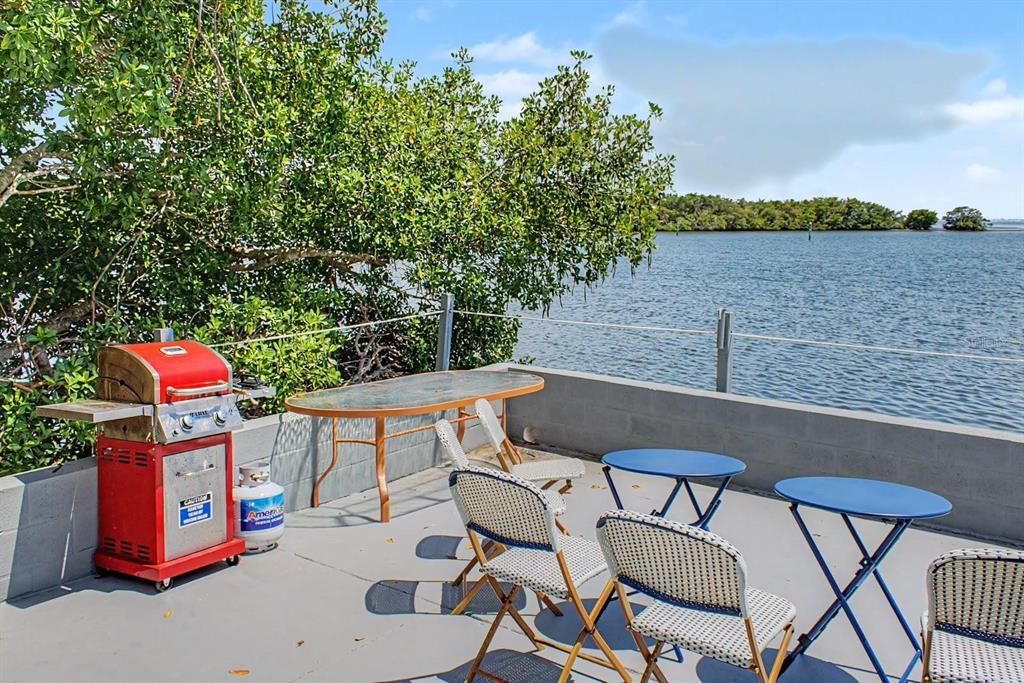For Sale: $1,350,000 (3 beds, 2 baths, 1984 Square Feet)