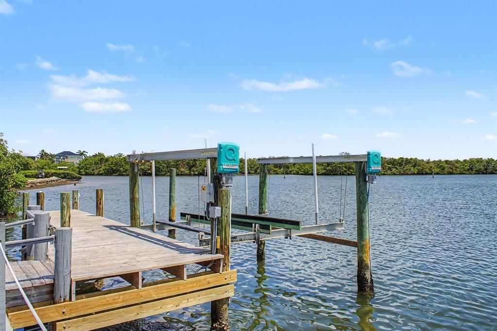 For Sale: $1,350,000 (3 beds, 2 baths, 1984 Square Feet)