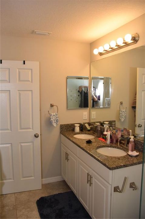 For Sale: $275,000 (3 beds, 2 baths, 1400 Square Feet)