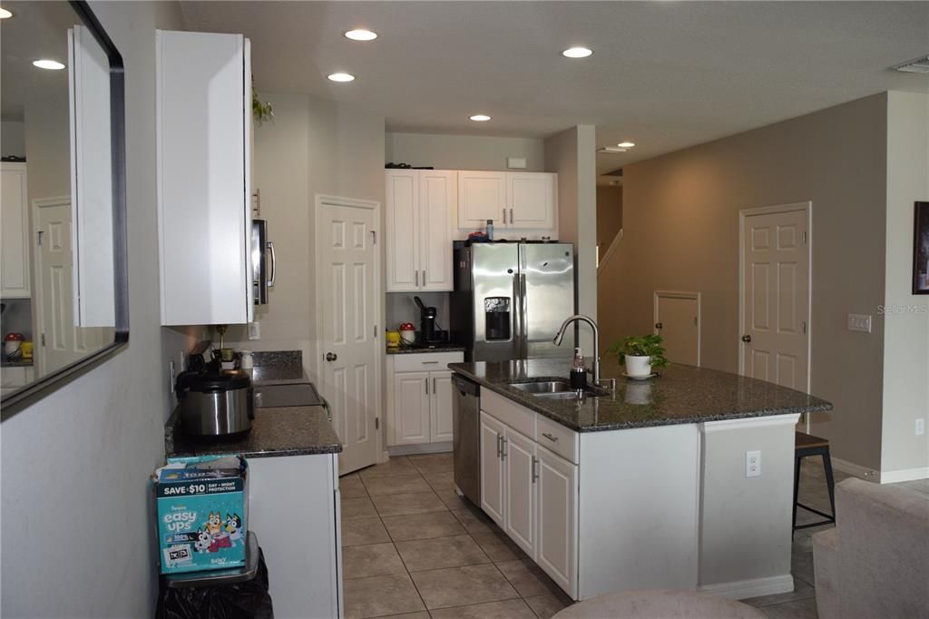 For Sale: $275,000 (3 beds, 2 baths, 1400 Square Feet)
