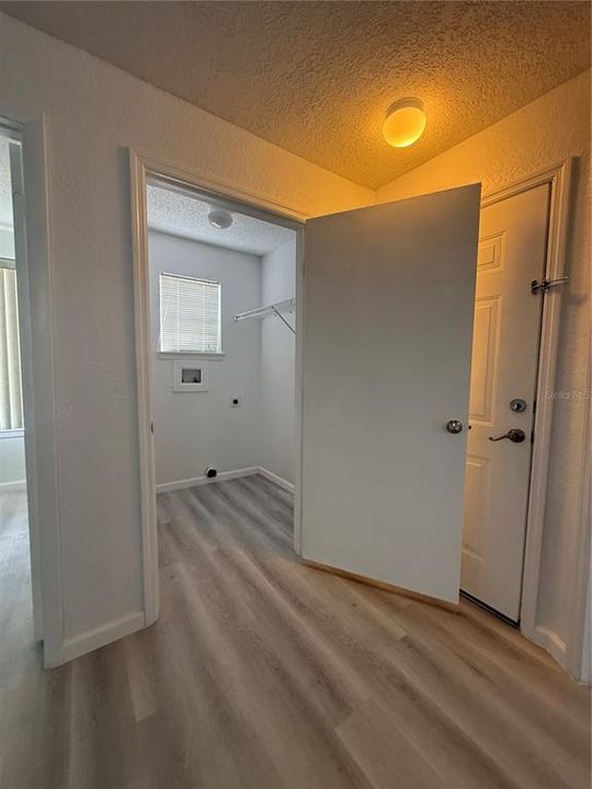 For Sale: $164,000 (1 beds, 1 baths, 762 Square Feet)