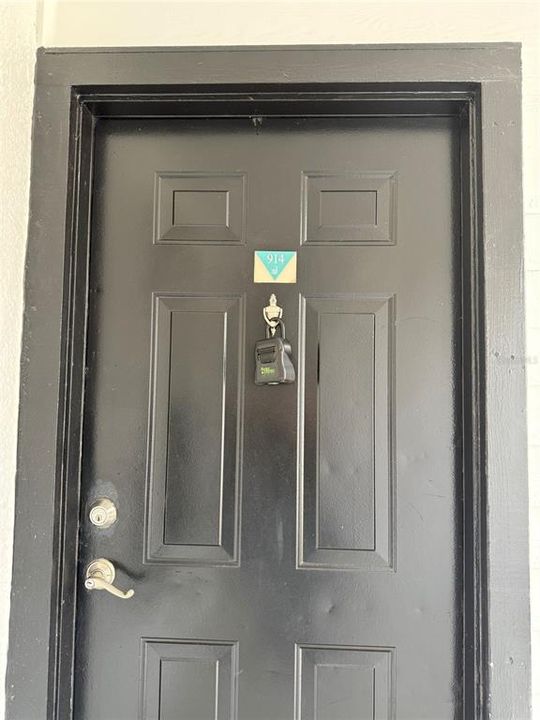 For Sale: $164,000 (1 beds, 1 baths, 762 Square Feet)