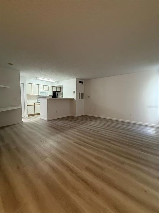 For Sale: $164,000 (1 beds, 1 baths, 762 Square Feet)
