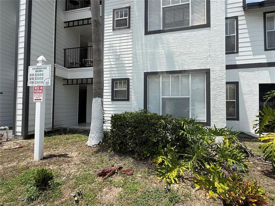 For Sale: $164,000 (1 beds, 1 baths, 762 Square Feet)
