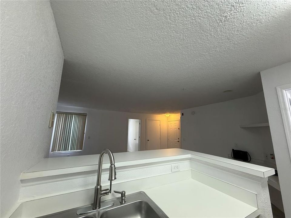 For Sale: $164,000 (1 beds, 1 baths, 762 Square Feet)