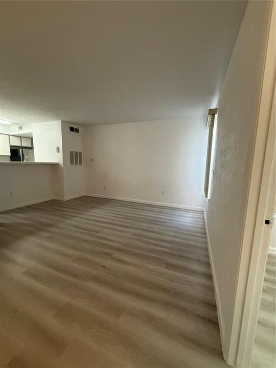 For Sale: $164,000 (1 beds, 1 baths, 762 Square Feet)