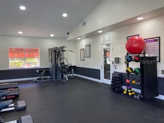 For Sale: $164,000 (1 beds, 1 baths, 762 Square Feet)