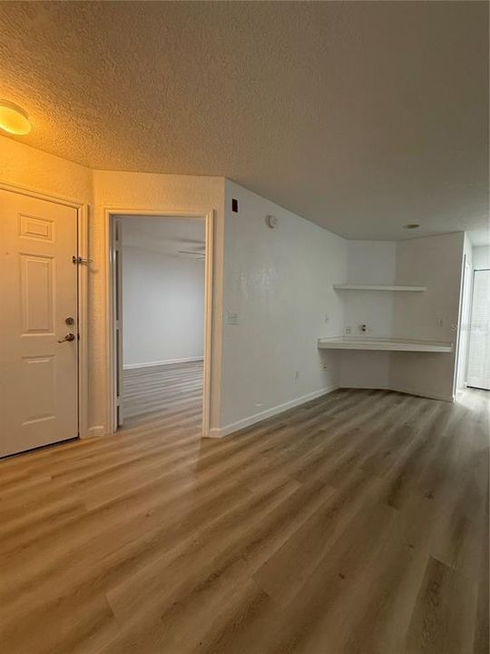 For Sale: $164,000 (1 beds, 1 baths, 762 Square Feet)