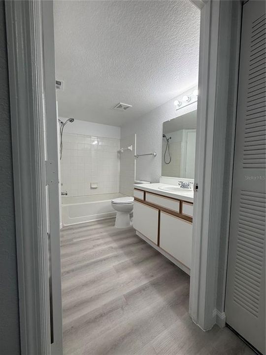 For Sale: $164,000 (1 beds, 1 baths, 762 Square Feet)