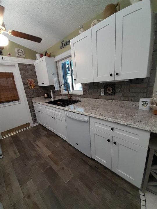 For Sale: $375,000 (3 beds, 2 baths, 1452 Square Feet)