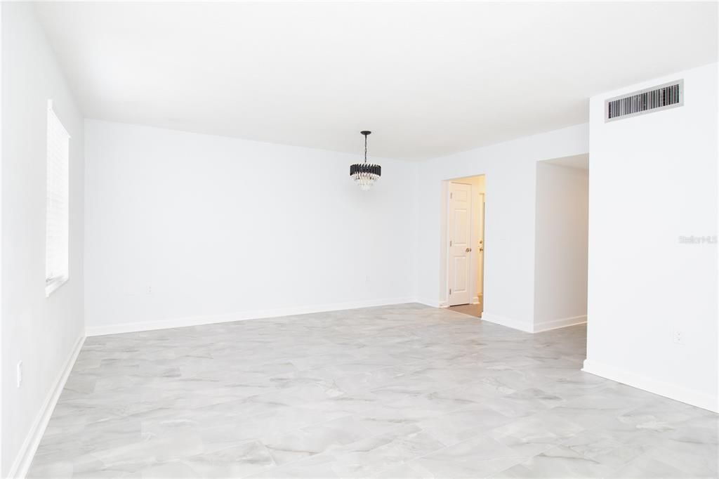 For Rent: $1,600 (1 beds, 1 baths, 741 Square Feet)