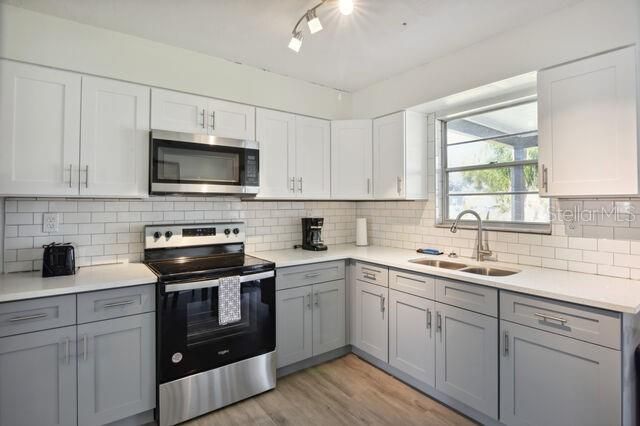 For Rent: $1,750 (2 beds, 1 baths, 896 Square Feet)
