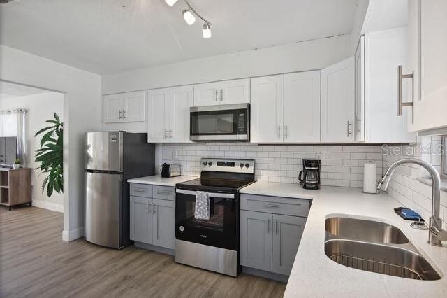 For Rent: $1,750 (2 beds, 1 baths, 896 Square Feet)
