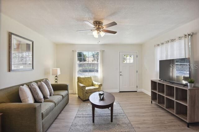 For Rent: $1,750 (2 beds, 1 baths, 896 Square Feet)