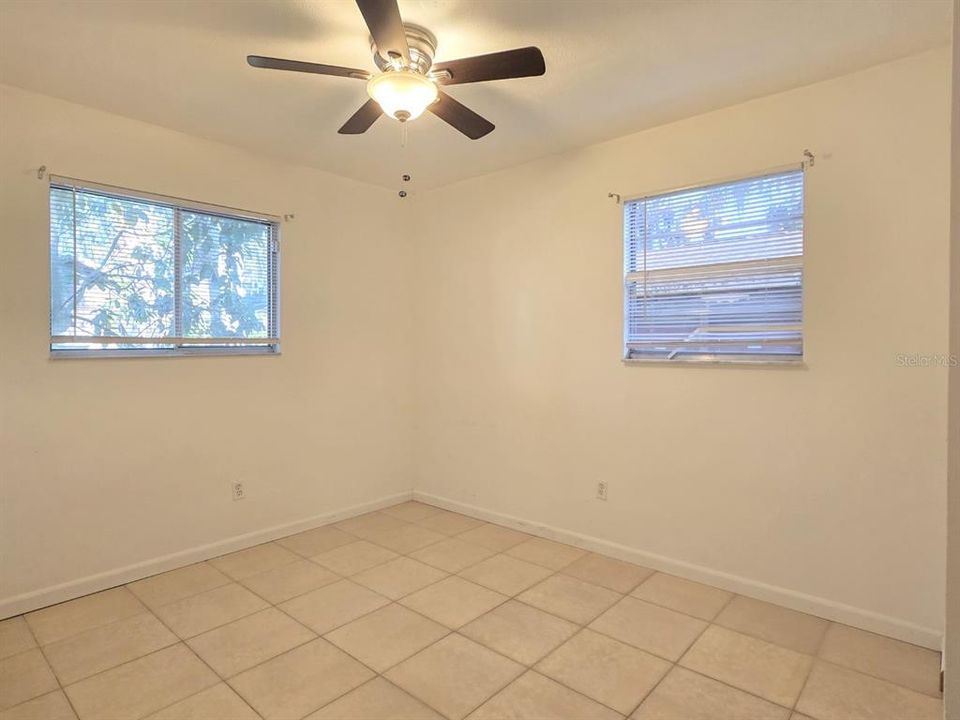 For Rent: $1,600 (2 beds, 1 baths, 924 Square Feet)