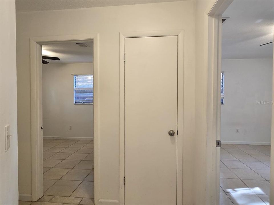 For Rent: $1,600 (2 beds, 1 baths, 924 Square Feet)