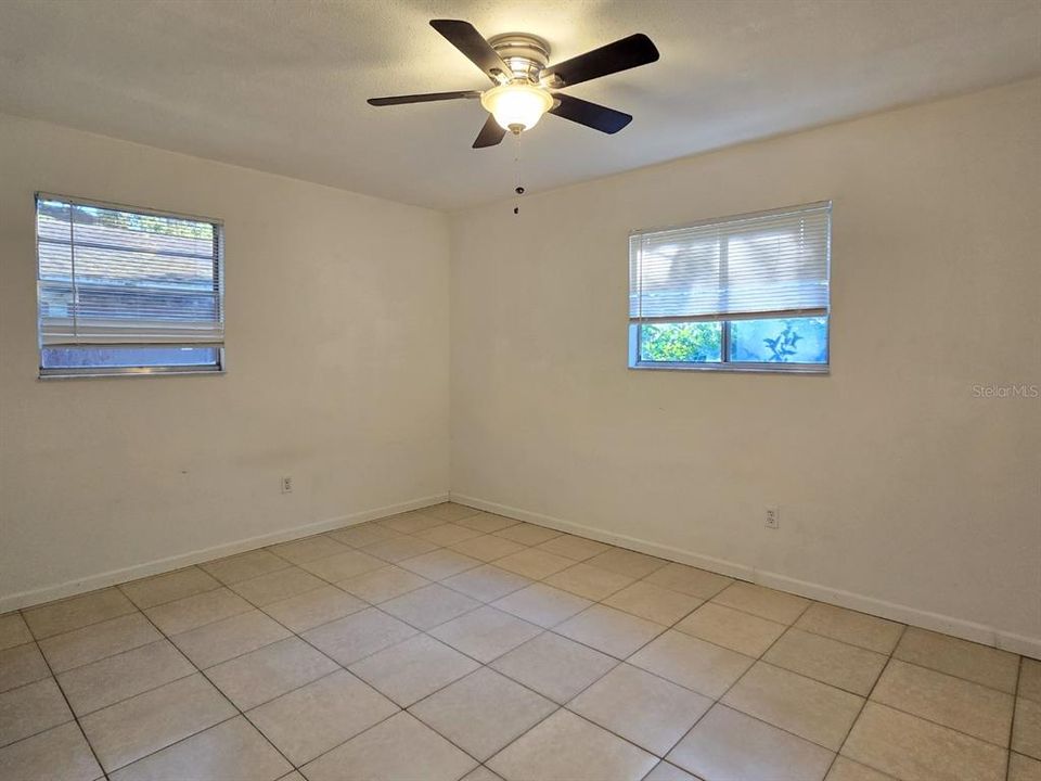 For Rent: $1,600 (2 beds, 1 baths, 924 Square Feet)