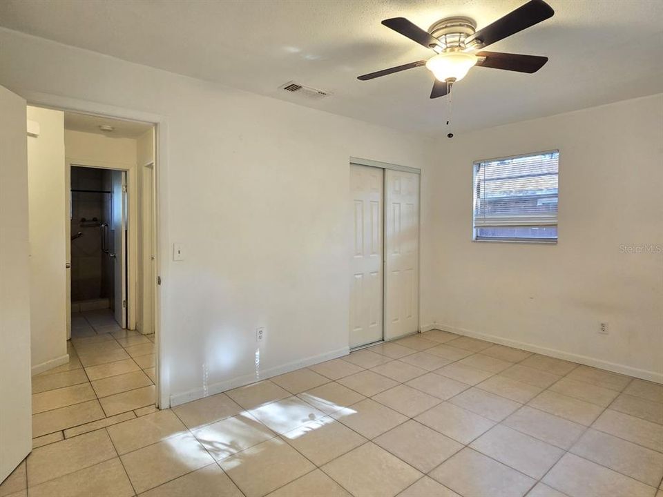 For Rent: $1,600 (2 beds, 1 baths, 924 Square Feet)