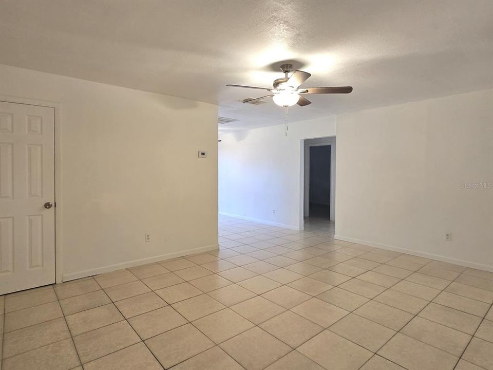 For Rent: $1,600 (2 beds, 1 baths, 924 Square Feet)