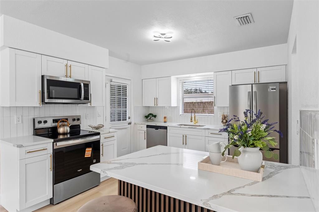 For Sale: $384,900 (3 beds, 2 baths, 1380 Square Feet)
