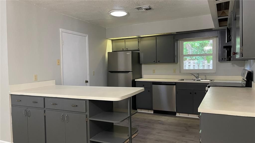 For Rent: $1,650 (2 beds, 2 baths, 1213 Square Feet)