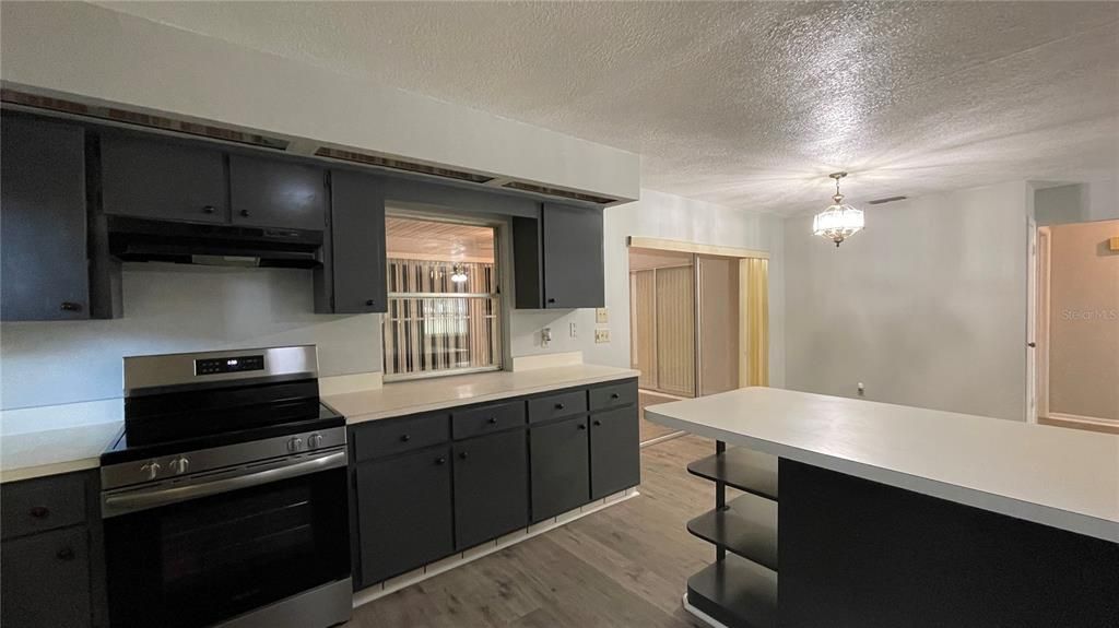 For Rent: $1,650 (2 beds, 2 baths, 1213 Square Feet)