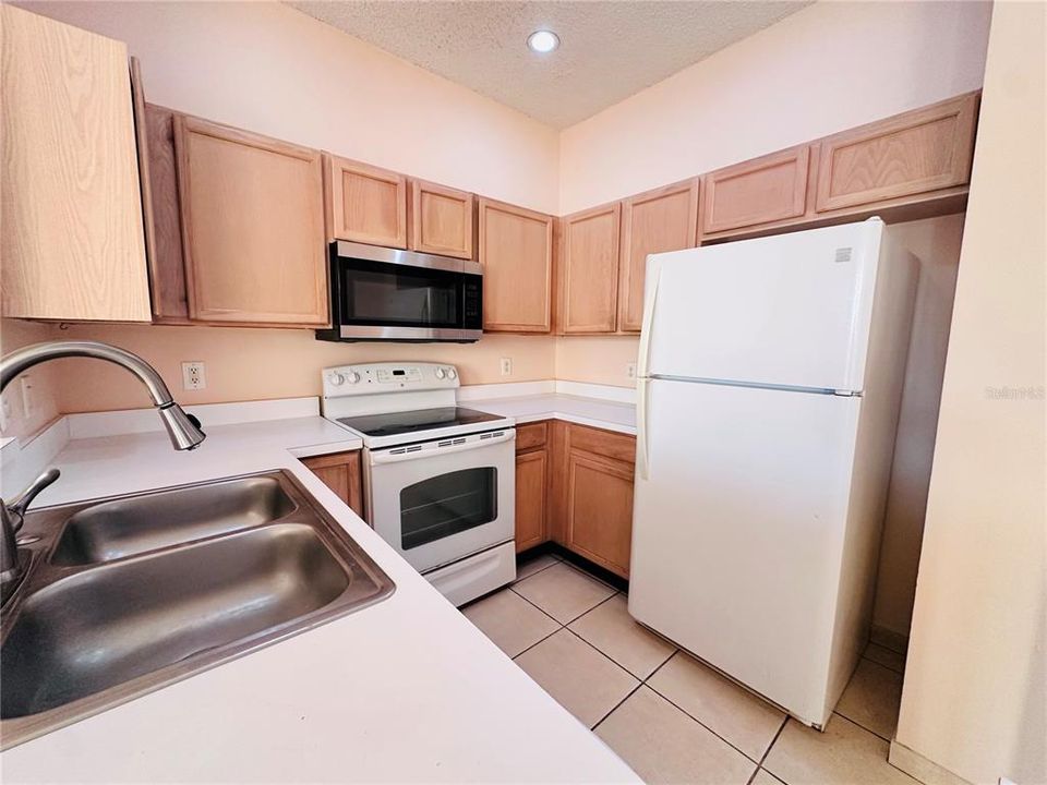 В аренду: $2,050 (3 спален, 2 ванн, 1138 Квадратных фут)