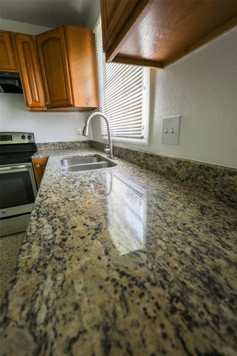For Rent: $1,950 (2 beds, 1 baths, 825 Square Feet)