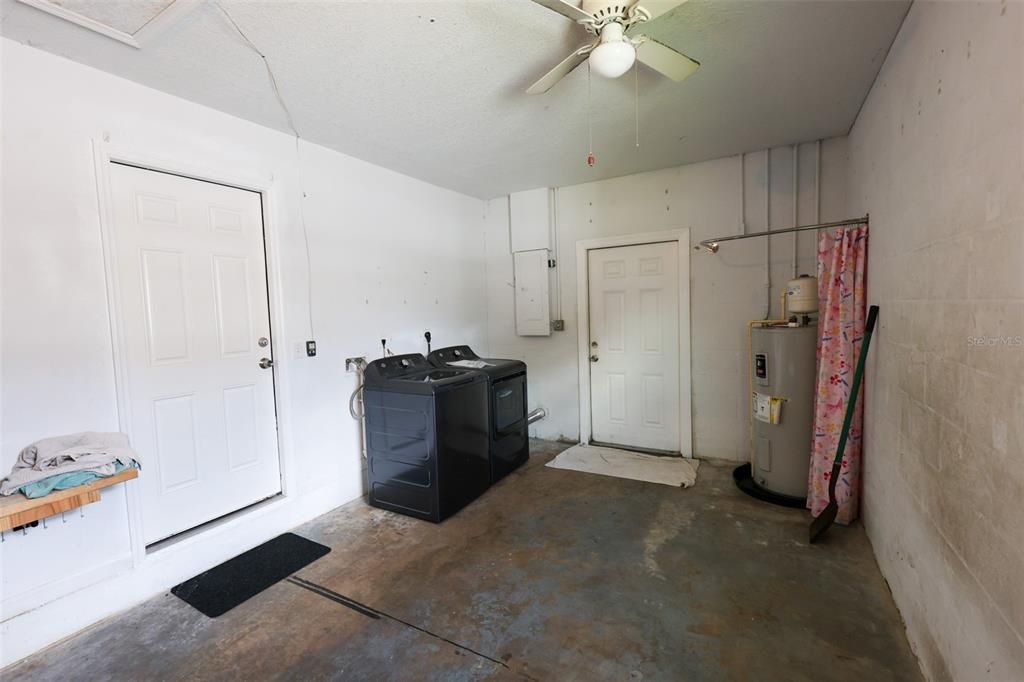 For Rent: $1,950 (2 beds, 1 baths, 825 Square Feet)