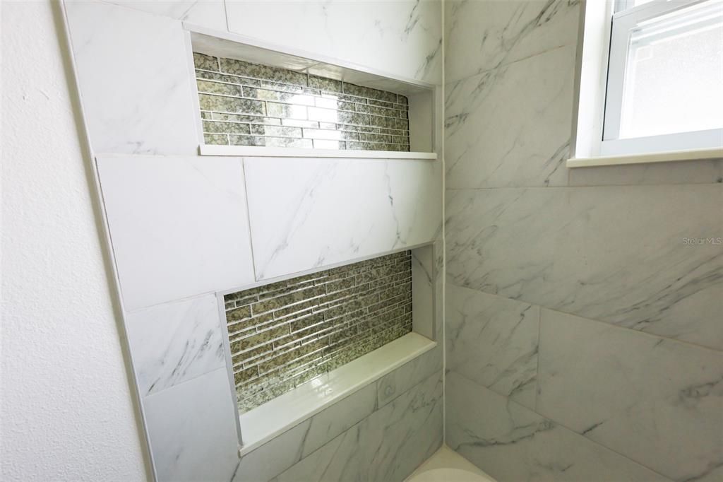 For Rent: $1,950 (2 beds, 1 baths, 825 Square Feet)