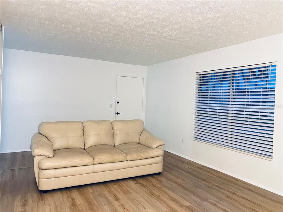 For Rent: $1,500 (1 beds, 1 baths, 730 Square Feet)