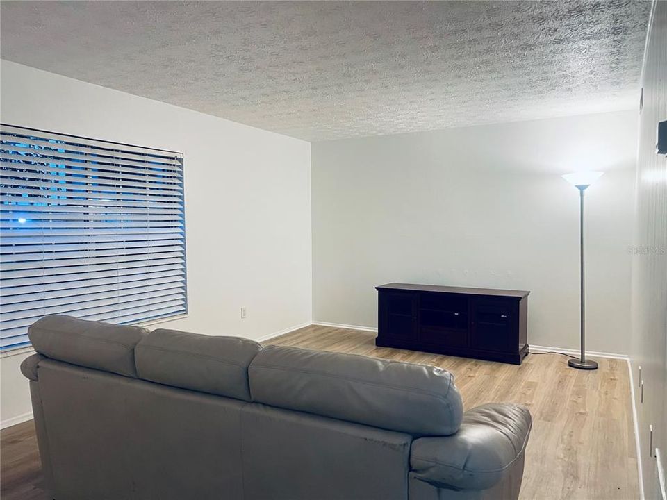 For Rent: $1,500 (1 beds, 1 baths, 730 Square Feet)
