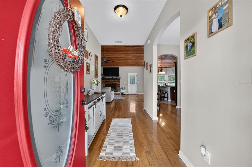 En Venta: $824,900 (3 camas, 3 baños, 2741 Pies cuadrados)