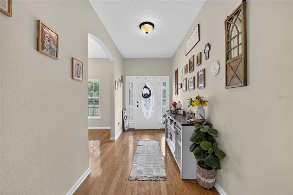 En Venta: $824,900 (3 camas, 3 baños, 2741 Pies cuadrados)