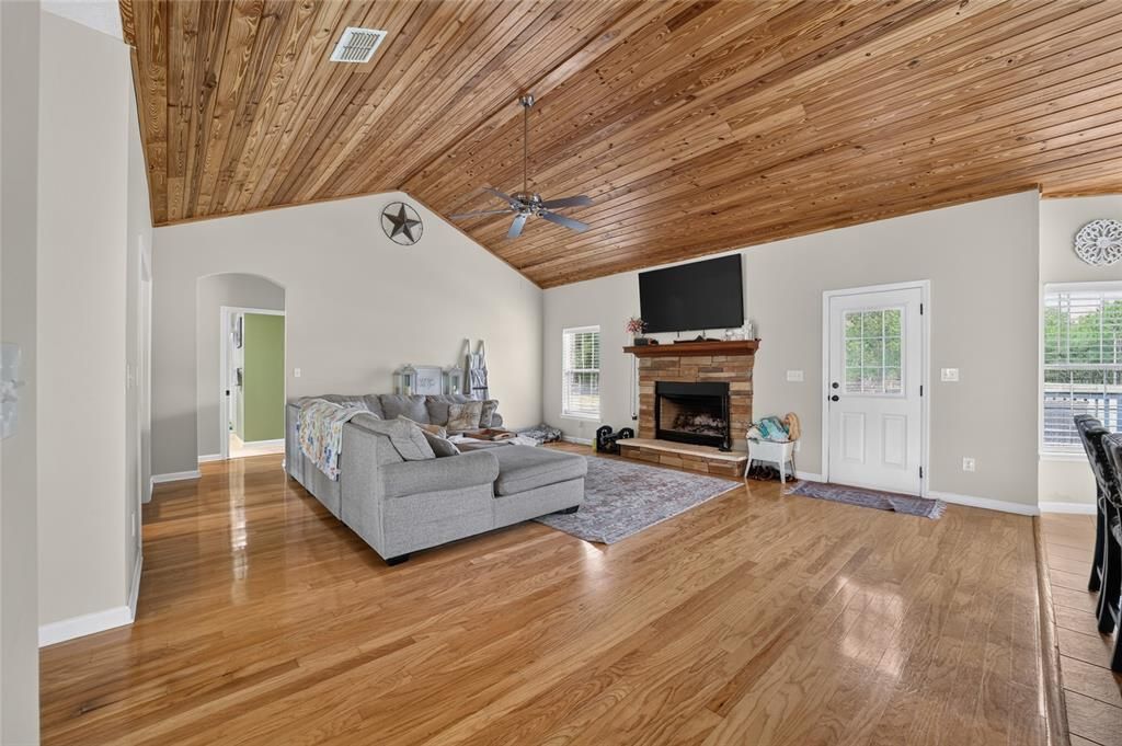 En Venta: $824,900 (3 camas, 3 baños, 2741 Pies cuadrados)