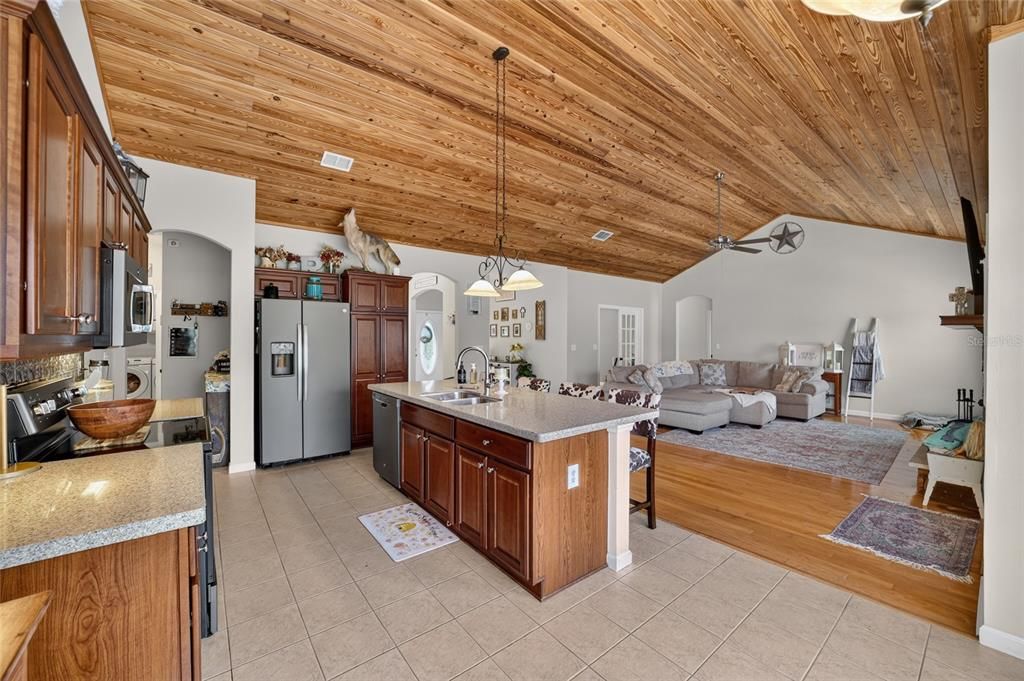 En Venta: $824,900 (3 camas, 3 baños, 2741 Pies cuadrados)