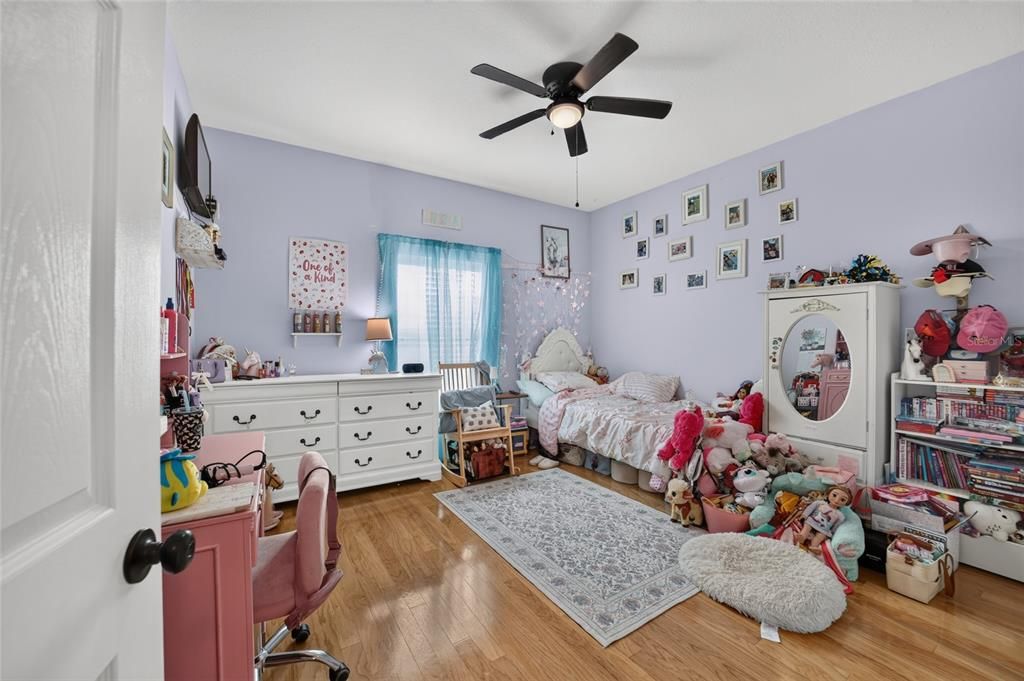 En Venta: $824,900 (3 camas, 3 baños, 2741 Pies cuadrados)