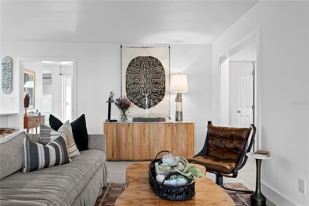 En Venta: $1,299,900 (4 camas, 2 baños, 1949 Pies cuadrados)