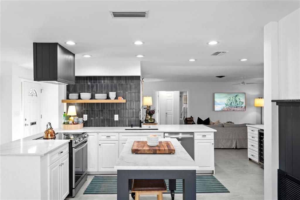 En Venta: $1,299,900 (4 camas, 2 baños, 1949 Pies cuadrados)