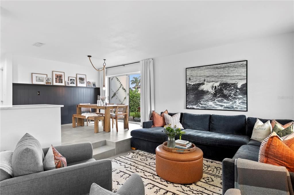 En Venta: $1,299,900 (4 camas, 2 baños, 1949 Pies cuadrados)