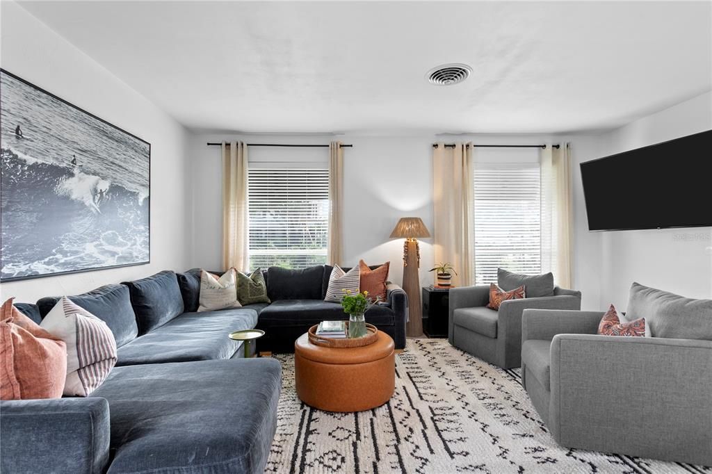 En Venta: $1,299,900 (4 camas, 2 baños, 1949 Pies cuadrados)