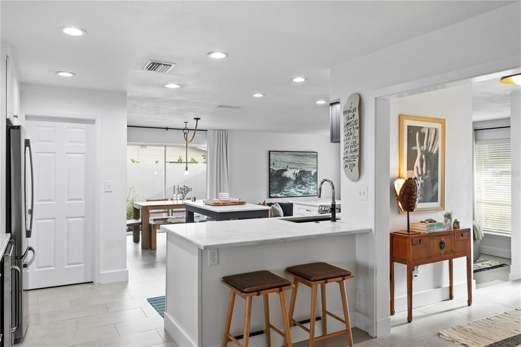 En Venta: $1,299,900 (4 camas, 2 baños, 1949 Pies cuadrados)