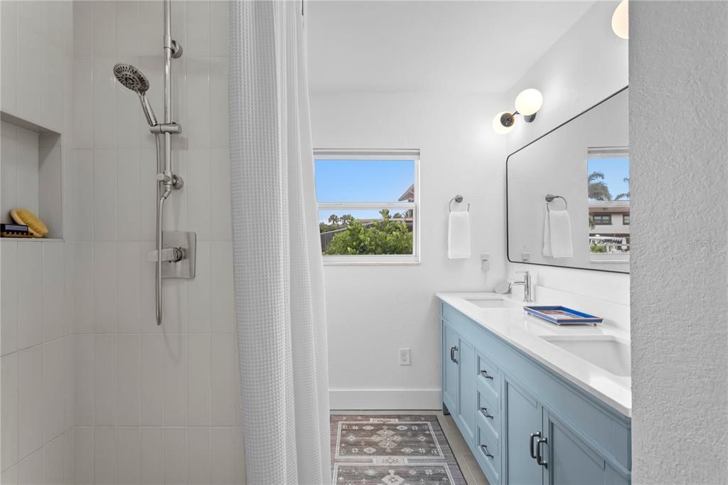 En Venta: $1,299,900 (4 camas, 2 baños, 1949 Pies cuadrados)